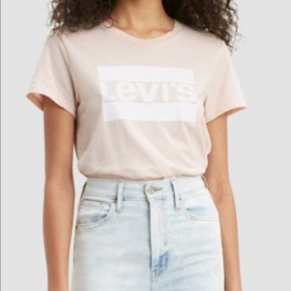Levi Graphic Tee